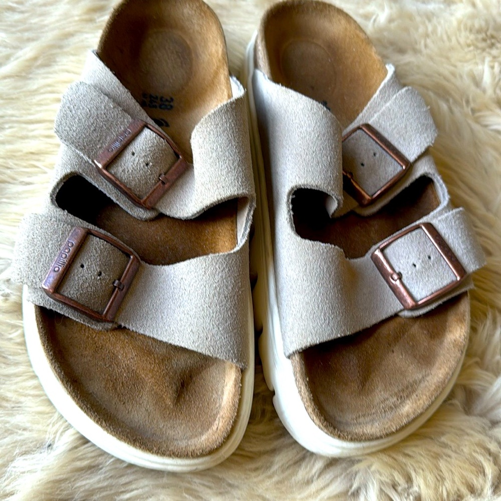 Birkenstock/Papillio Arizona Chunky in sand suede